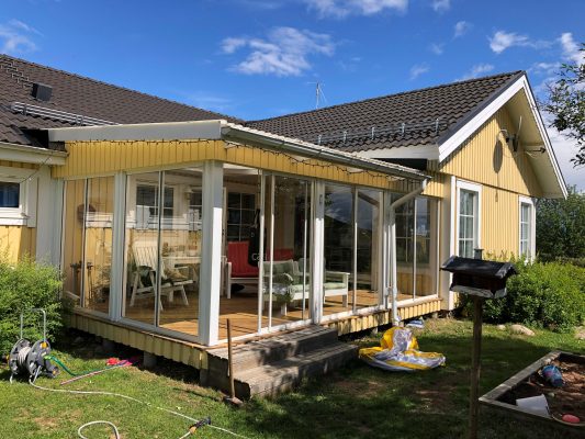 Färdiginglasad veranda